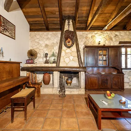 Holiday home Vardiola